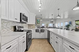 8111 Broadway St, Galveston, TX 77554 - Photo 16