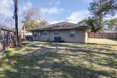 11010 Cedarhurst Drive, Houston, TX 77096 - Photo 20