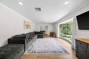 4903 Heatherglen Dr, Houston, TX 77096 - Photo 10