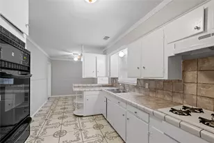 7421 Claiborne St, Houston, TX 77016 - Photo 2