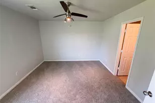 907 Amaryllis Rd, Baytown, TX 77521 - Photo 4
