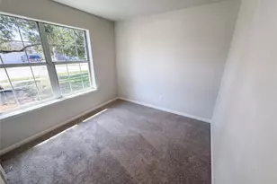907 Amaryllis Rd, Baytown, TX 77521 - Photo 10