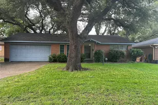 806 Mosher Ln, Houston, TX 77088 - Photo 2