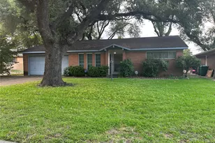 806 Mosher Ln, Houston, TX 77088 - Photo 1