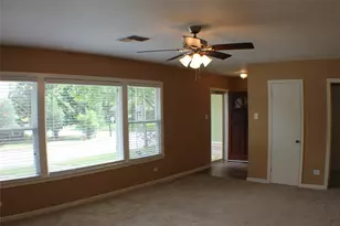 808 E Tom Green St, Brenham, TX 77833 - Photo 4