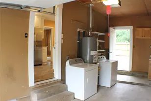 808 E Tom Green St, Brenham, TX 77833 - Photo 12