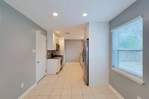 5846 Ettrick Dr, Houston, TX 77035 - Photo 8