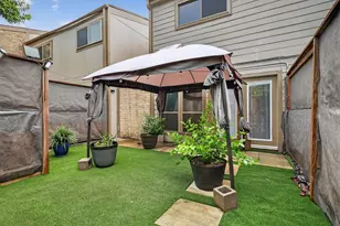 880 Tully Rd, Houston, TX 77079 - Photo 6