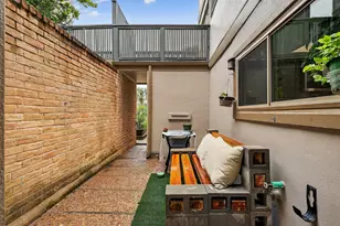 880 Tully Rd, Houston, TX 77079 - Photo 4