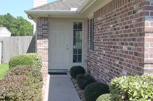 4023 Bentwood Cir, Dickinson, TX 77539 - Photo 2