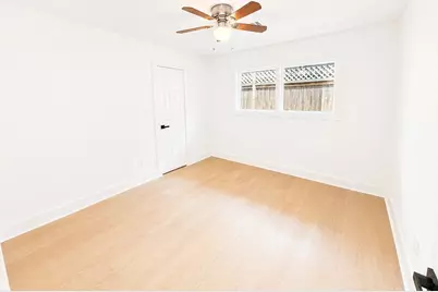 5642 Warm Springs Road, Houston, TX 77035 - Photo 14