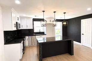 5642 Warm Springs Rd, Houston, TX 77035 - Photo 6