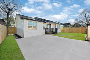 4406 Edison St, Houston, TX 77009 - Photo 2