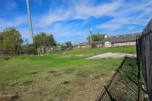 5919 N Wayside Dr, Houston, TX 77028 - Photo 2