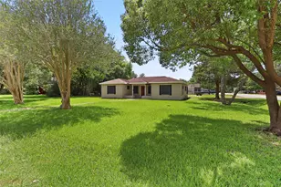 102 S 5th St, Alvin, TX 77511 - Photo 2