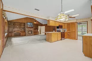 131 Lily St, Lake Jackson, TX 77566 - Photo 8