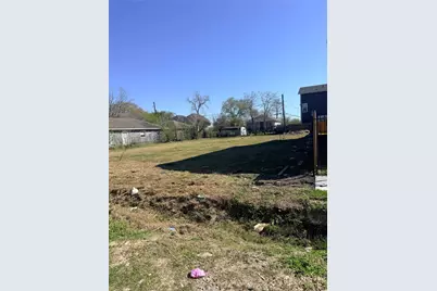 5002 Higgins Street, Houston, TX 77033 - Photo 2