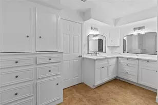 10930 Bob White Dr, Houston, TX 77096 - Photo 12