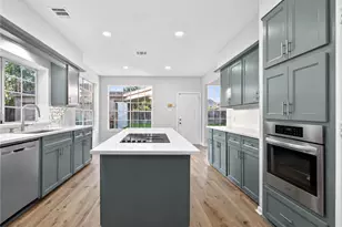 8010 Ashley Cir Dr N, Houston, TX 77071 - Photo 6