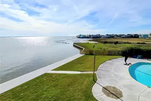 500 Tiki Dr, Tiki Island, TX 77554 - Photo 4