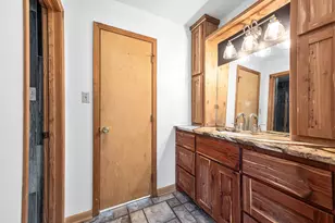 1095 County Rd 423, Alvin, TX 77511 - Photo 18