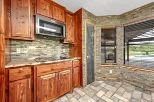 1095 County Rd 423, Alvin, TX 77511 - Photo 14