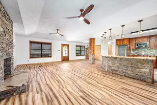 1095 County Rd 423, Alvin, TX 77511 - Photo 8