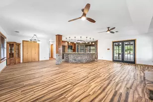 1095 County Rd 423, Alvin, TX 77511 - Photo 6