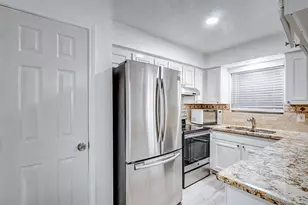 778 Thicket Ln, Houston, TX 77079 - Photo 10