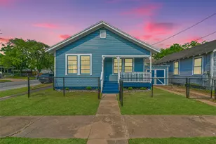 2102 55th St, Galveston, TX 77551 - Photo 2