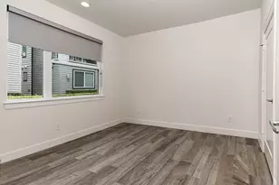 2427 W 11th St, Houston, TX 77008 - Photo 6