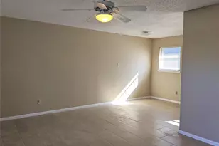 915 Alexander St, Houston, TX 77008 - Photo 2