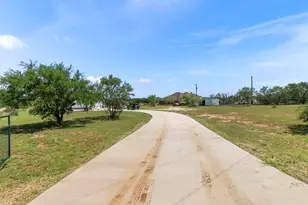 225 Butter Cup Ln, Floresville, TX 78114 - Photo 38