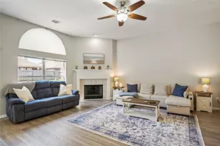 5710 Shady Hollow Ct, Rosharon, TX 77583 - Photo 4