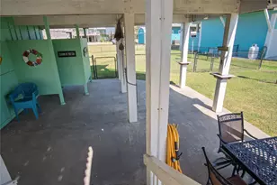 962 Raymond, Crystal Beach, TX 77650 - Photo 40