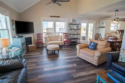 962 Raymond, Crystal Beach, TX 77650 - Photo 4