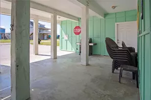 962 Raymond, Crystal Beach, TX 77650 - Photo 38