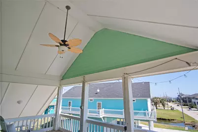 962 Raymond, Crystal Beach, TX 77650 - Photo 36