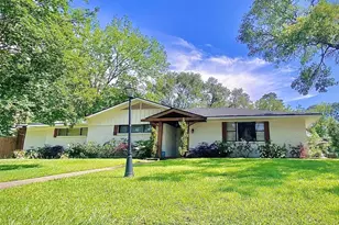 129 Circle Dr, Cleveland, TX 77327 - Photo 2