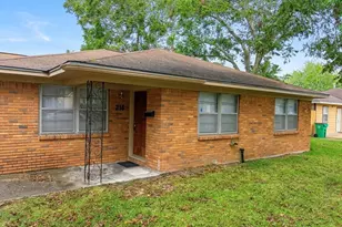 216 Schilling St, Baytown, TX 77520 - Photo 2