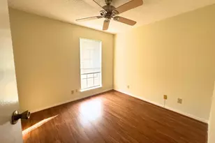 7575 Cambridge St, Houston, TX 77054 - Photo 6