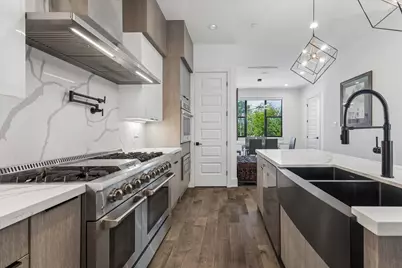 2435 Sheridan Street, Houston, TX 77030 - Photo 10