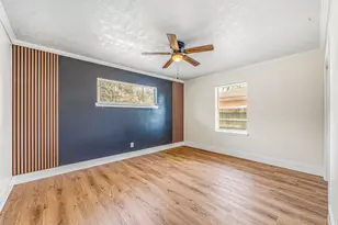 10042 Lazy Oaks St, Houston, TX 77080 - Photo 22