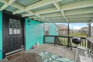 512 Texas St, Surfside Beach, TX 77541 - Photo 4