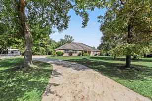 11297 Majestic Dr, Montgomery, TX 77316 - Photo 2
