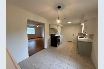 223 Belmont Street, Tomball, TX 77375 - Photo 2