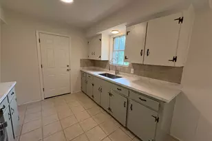 223 Belmont St, Tomball, TX 77375 - Photo 4