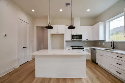 2305 Maury Street, Houston, TX 77026 - Photo 2