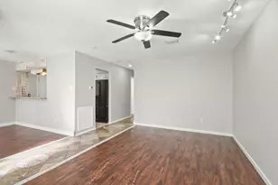 35 N Wavy Oak Cir, The Woodlands, TX 77381 - Photo 4