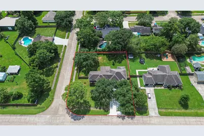 705 Briarmeadow Avenue, Friendswood, TX 77546 - Photo 44